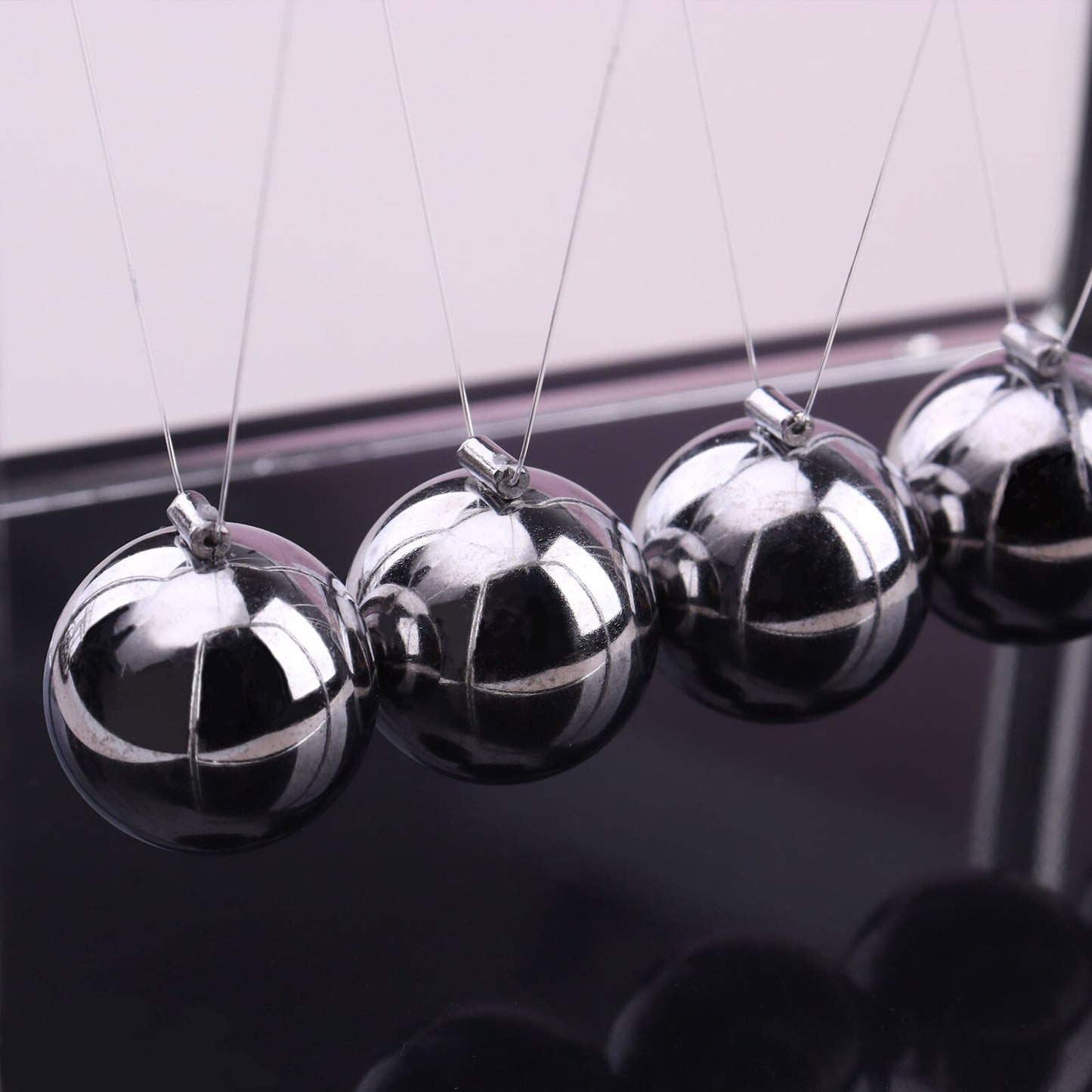 Newton's Cradle Desk Decor