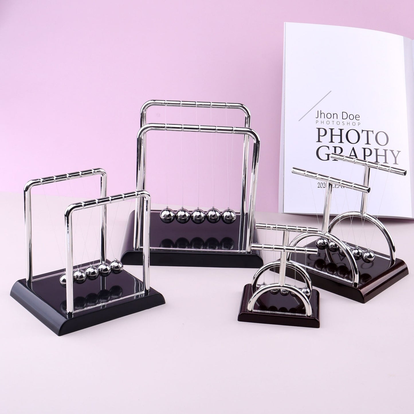 Newton's Cradle Desk Decor